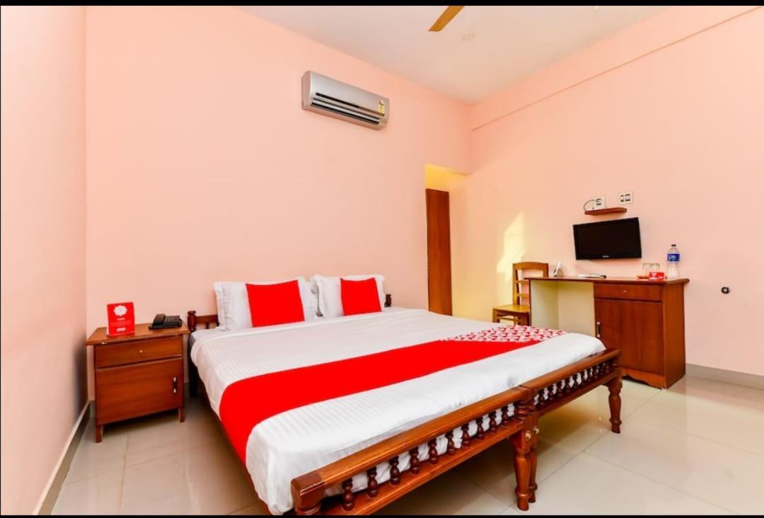Thomson Regency Hotel Alwaye Ngoại thất bức ảnh