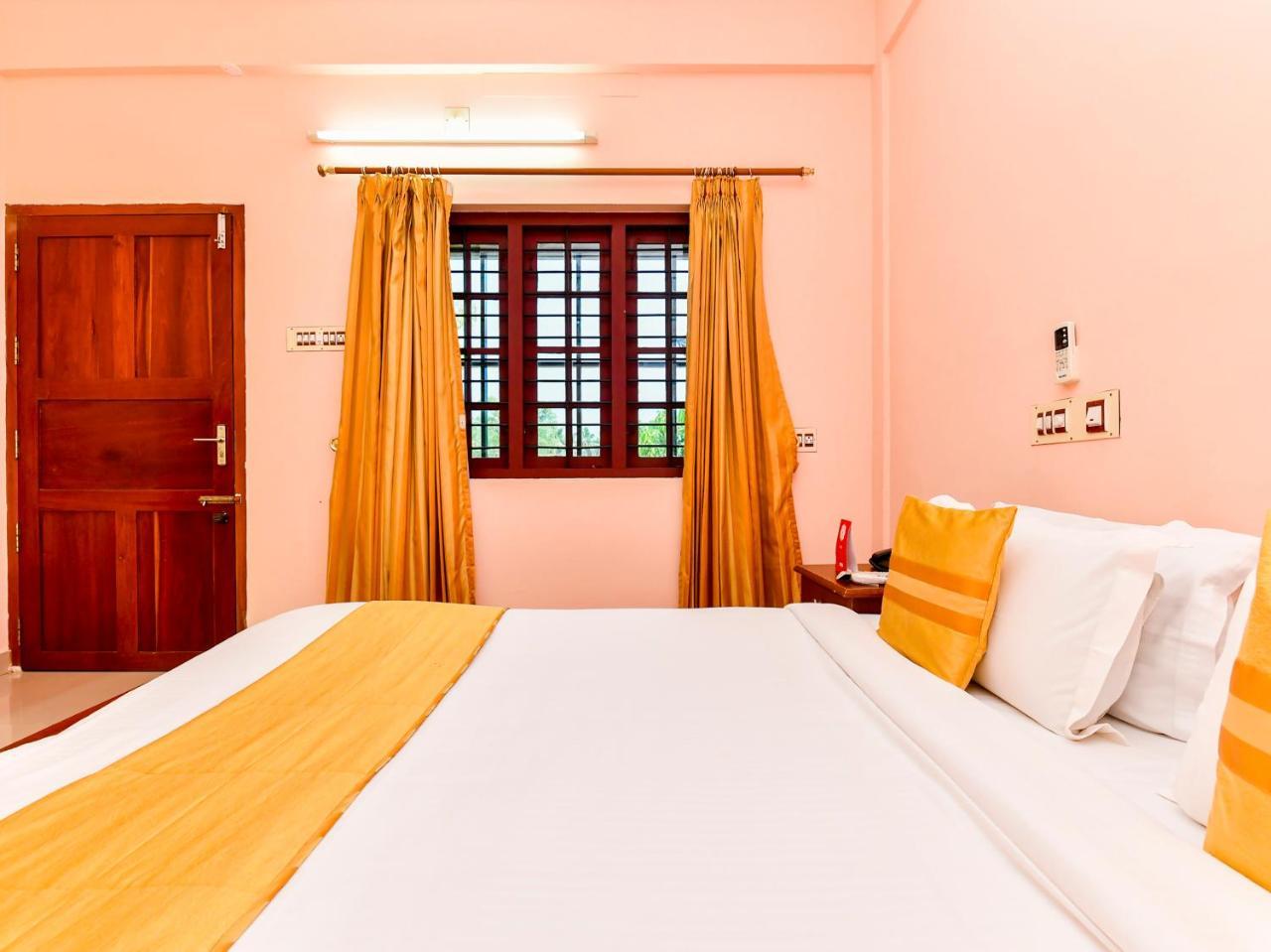 Thomson Regency Hotel Alwaye Ngoại thất bức ảnh