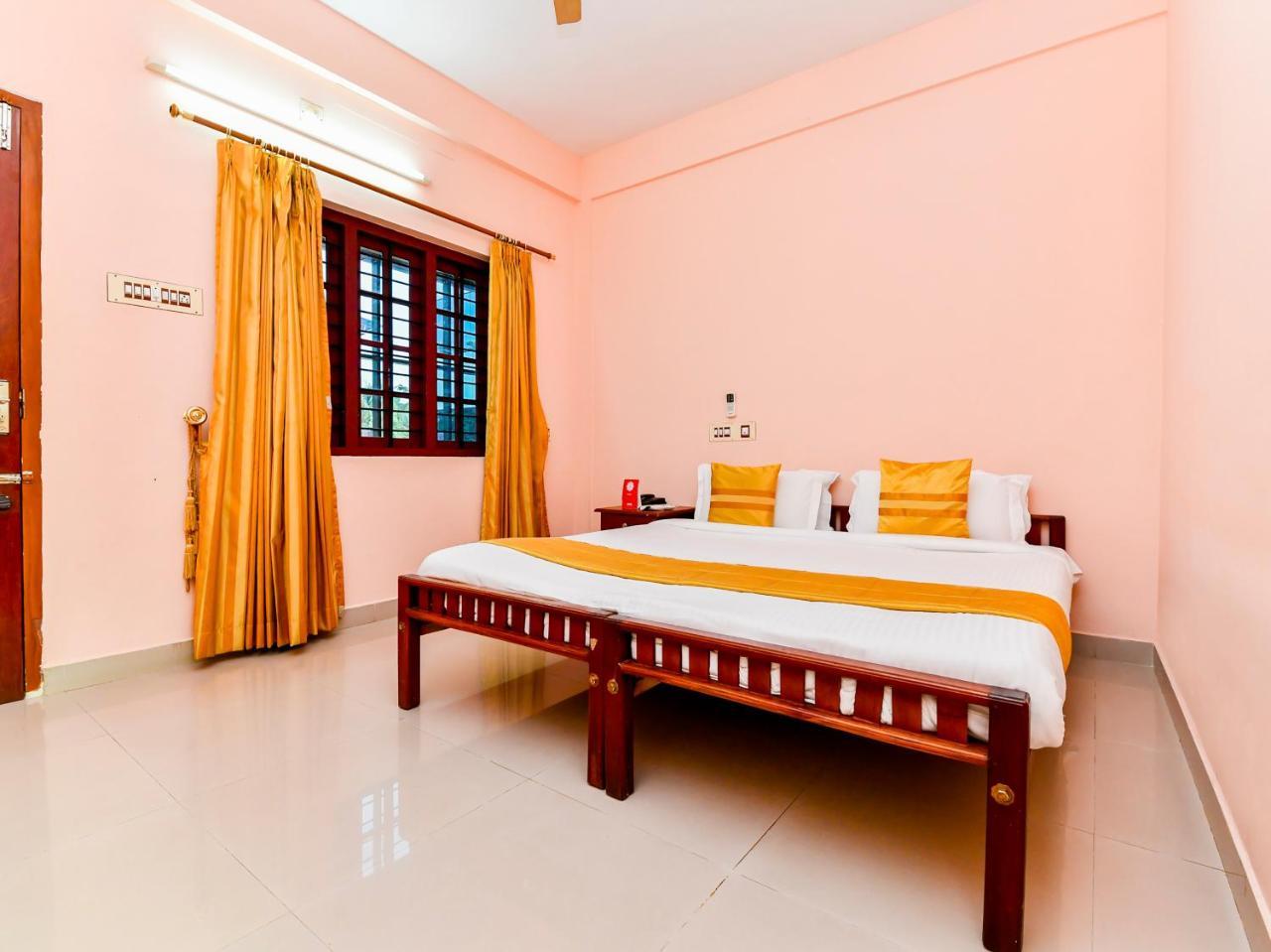 Thomson Regency Hotel Alwaye Ngoại thất bức ảnh